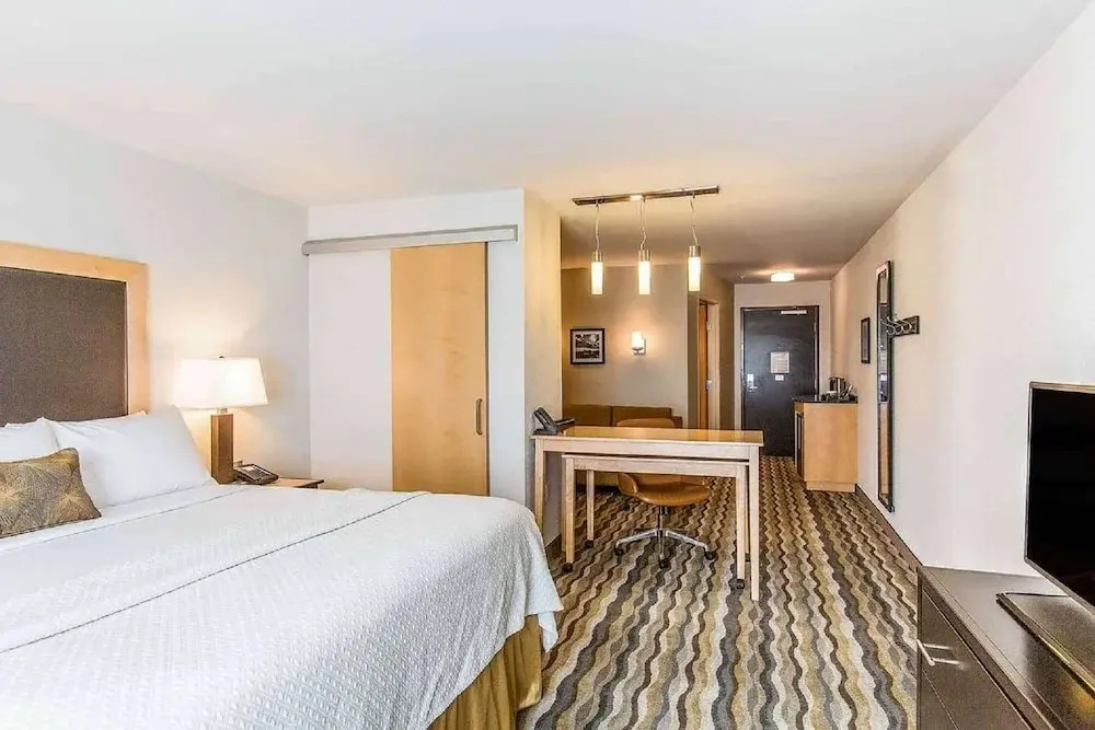 Cambria Suites Avon - Cleveland