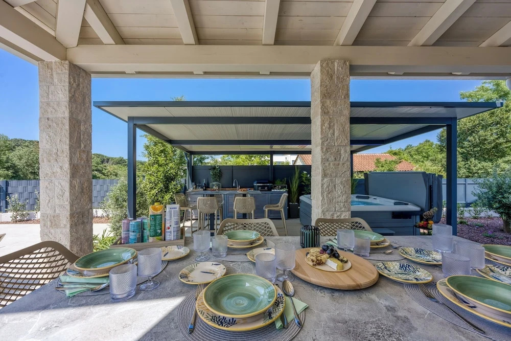 Villa Aria with heated Pool and Whirlpool - Happy Rentals
