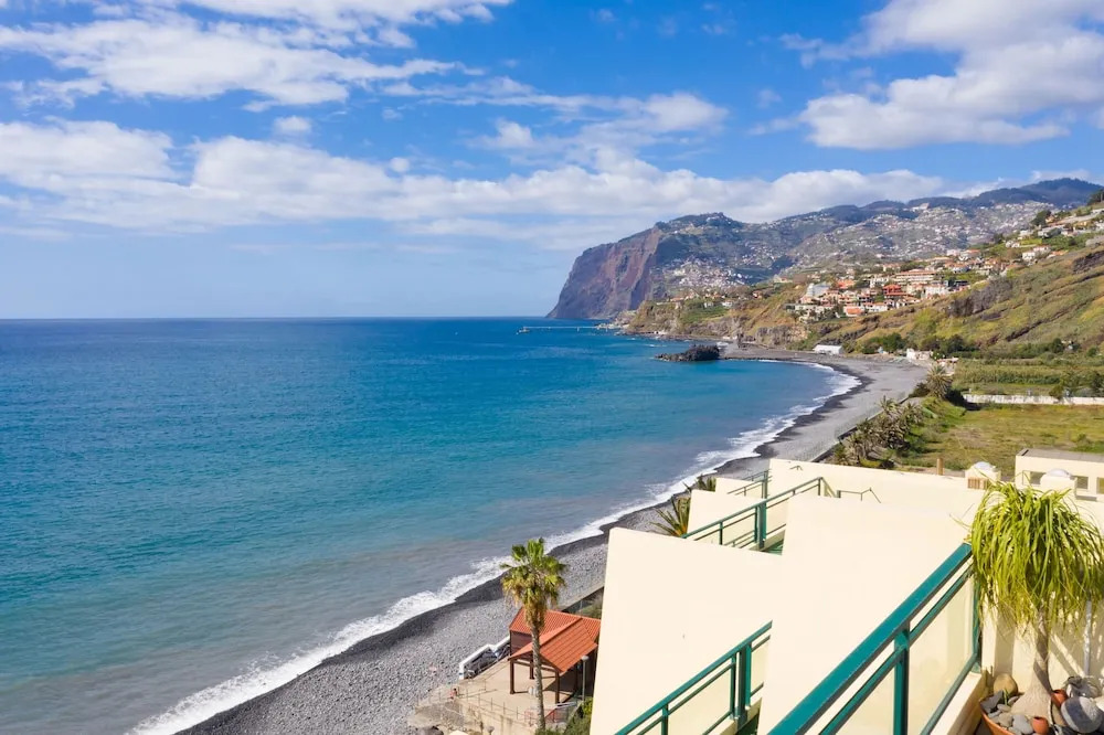 Charming Paint House Apartment in Pestana