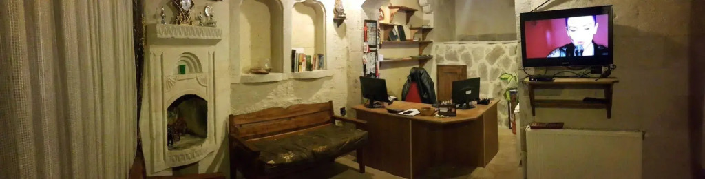 Explorer Cave Hotel