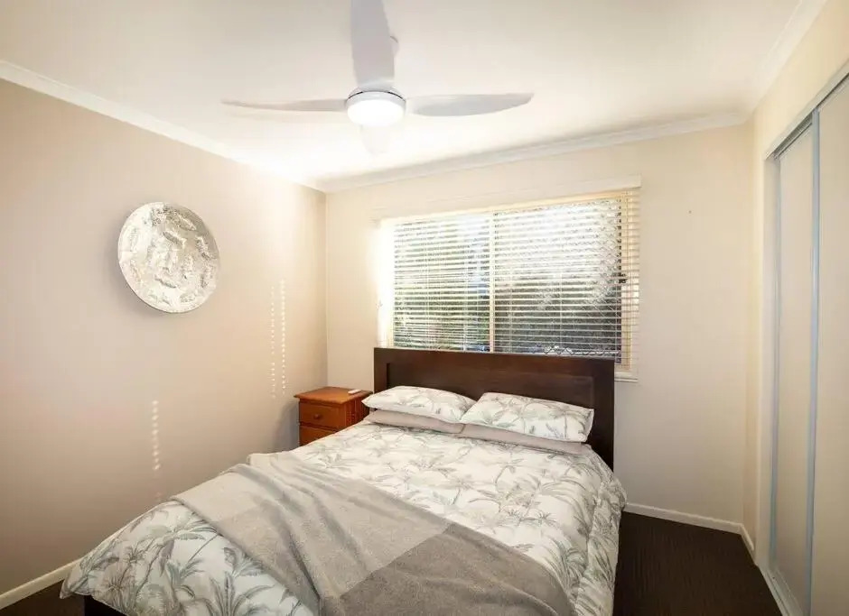 The Pandanus House - Beach styled home - sleeps up to 7 - close to beach