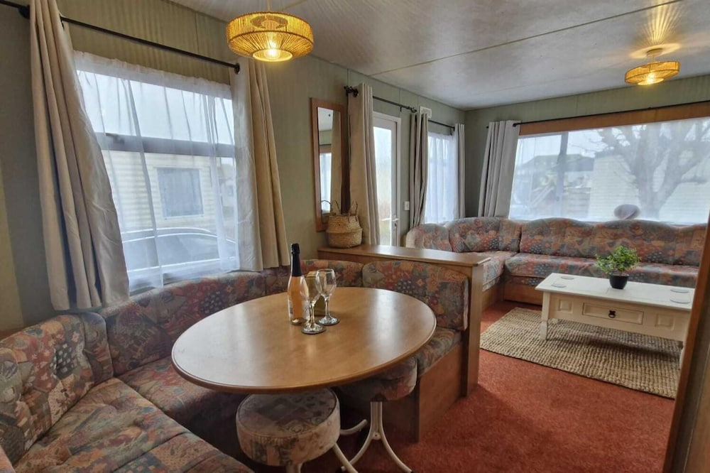 Palm Court - 3 Bed, Heated Pool, Parking, Nr Beach