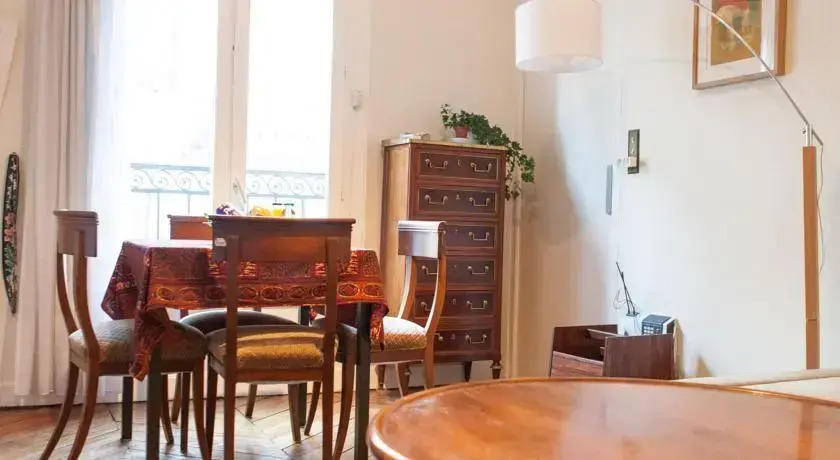 Longchamps Apartment