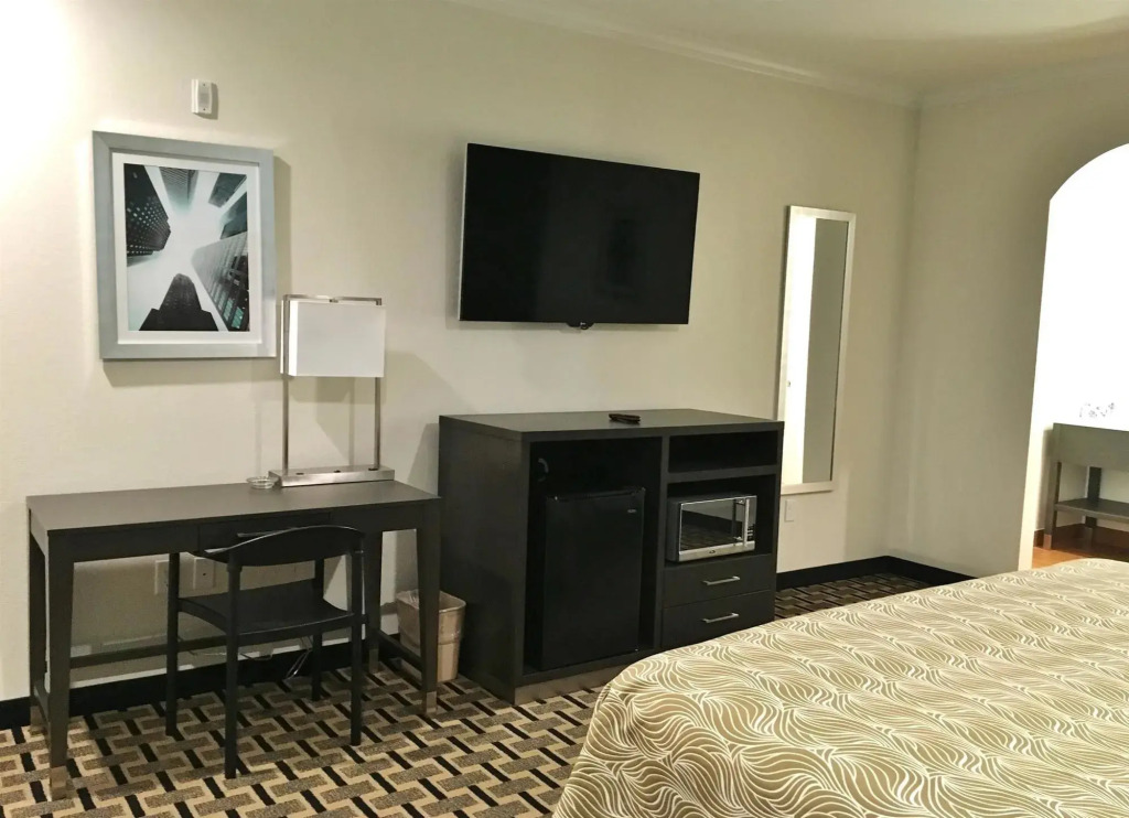 Regency Inn & Suites- NW Houston