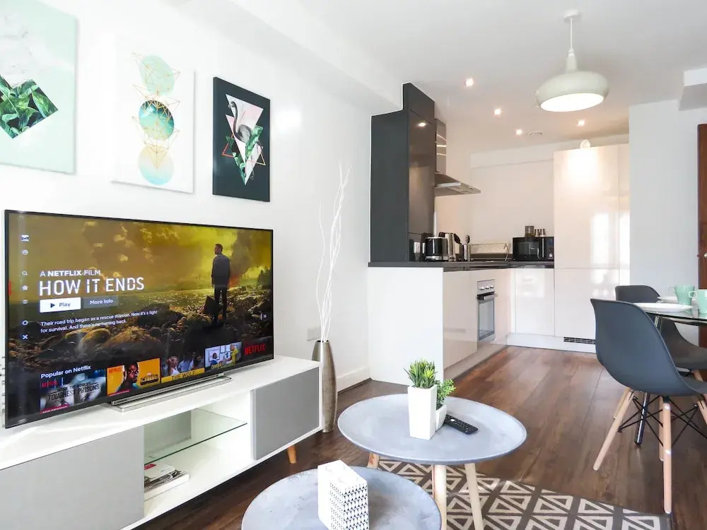 Tudors - Fabrick Twin Bed Apartment