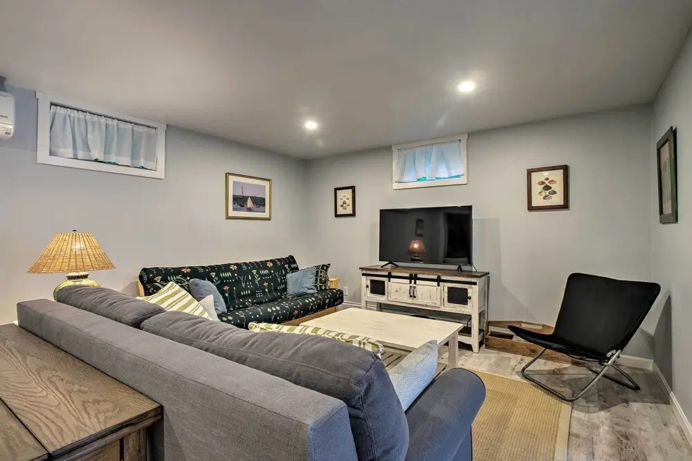 Martha's Vineyard Apt ~ 1 Mile to Inkwell Beach!