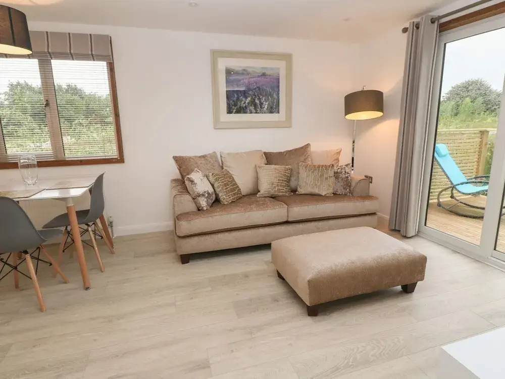 12 Meadow Retreat