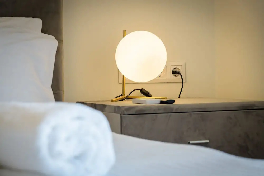 Lush Emerald apt in the heart of Athens