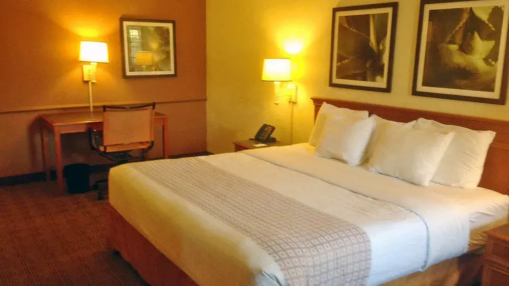 Days Inn & Suites by Wyndham Texas City - Galveston Area
