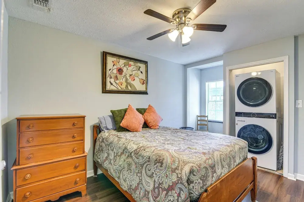 Convenient Galveston Home < 1 Mi to Beach!