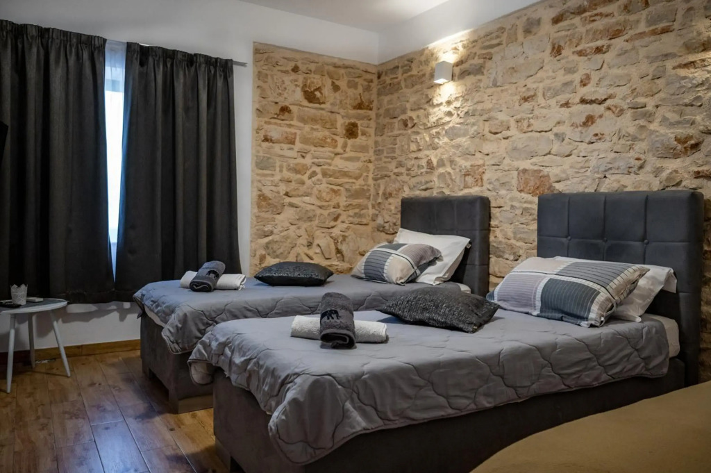 Rooms with free parking