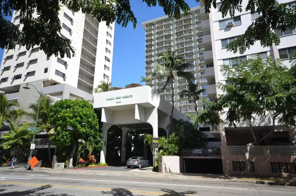 Waikiki Park Heights 1208 Sun & Beach Fun only 3 minutes away