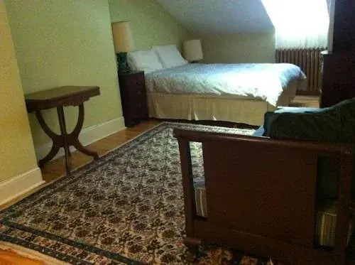 Gold Door Inn