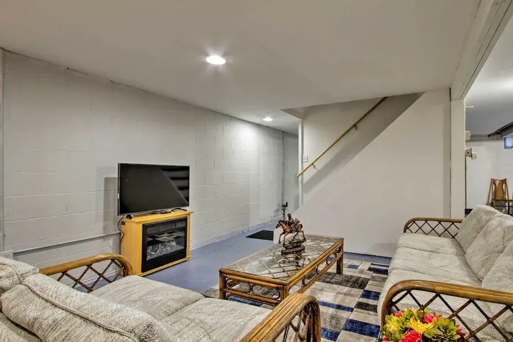Rochester House w/ Yard - 5 Minutes to Mayo Clinic