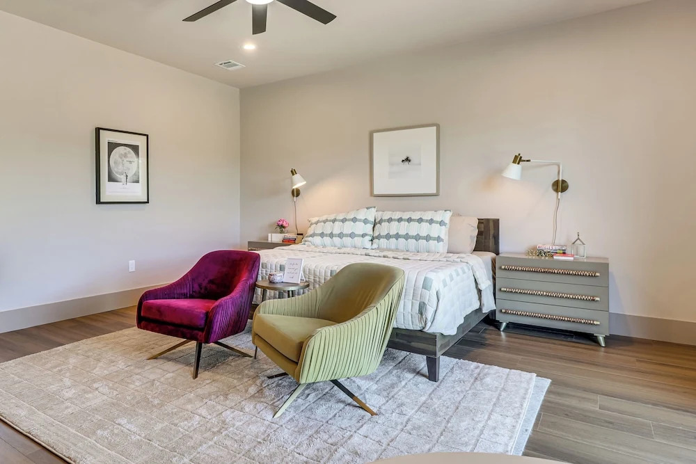 Walk to Lake Travis & Parks! Resort-style Getaway
