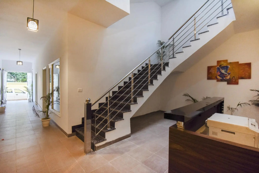OYO 75460 Sky High Residency
