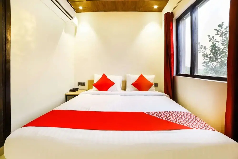 Oyo Flagship 37110 Block C Shakurpur