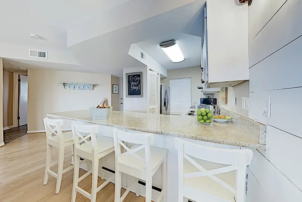 New Listing! Gulf-view : Heated Pool, Hot Tub 2 Bedroom Condo