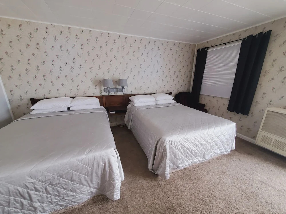 Holiday Lodge Motel