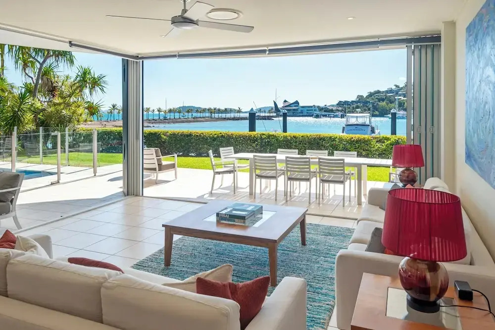Pavillion 17 - Waterfront Spacious 4 Bedroom With Own Inground Pool And Golf Buggy