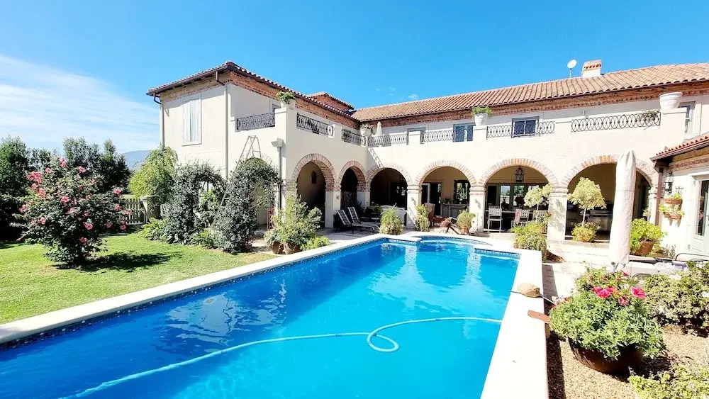 Sandmartins Private Secure Villa
