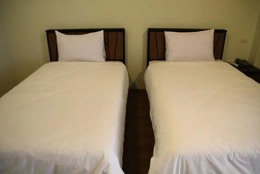 Bedroom 77