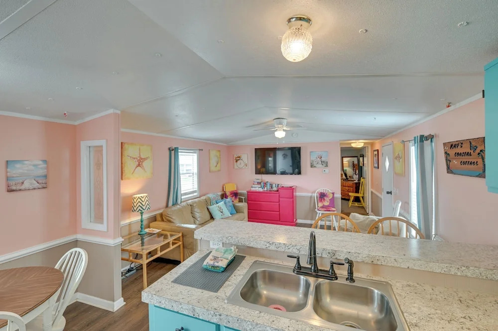 Walk to Shore: Myrtle Beach House w/ Private Deck!