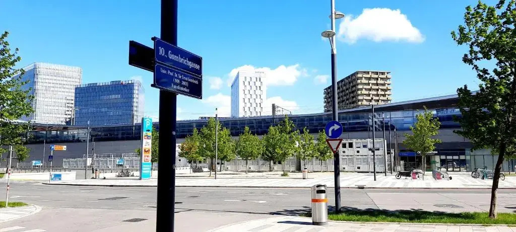 Apart SKY Residence Hauptbahnhof with Balcony