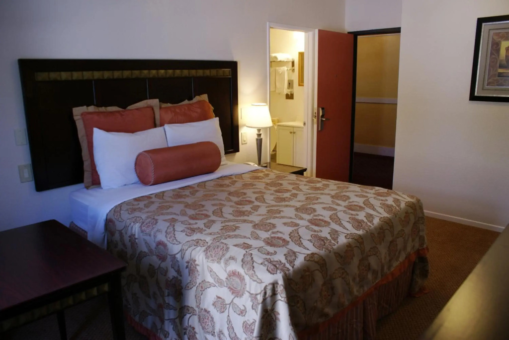 Harborview Inn & Suites-Convention Center-Airport-Gaslamp-Seaworld-Zoo-Balboa Park