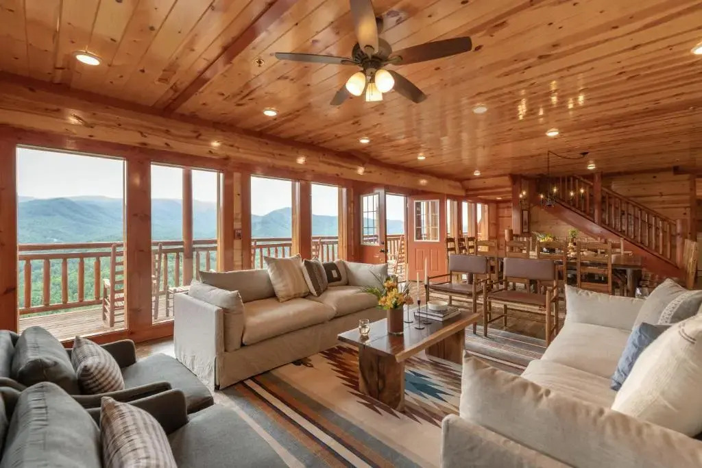 Sugarland by Avantstay Sleeps 28! Home Theatre! Two Hot Tubs! Indoor Pool! Incredible Views!