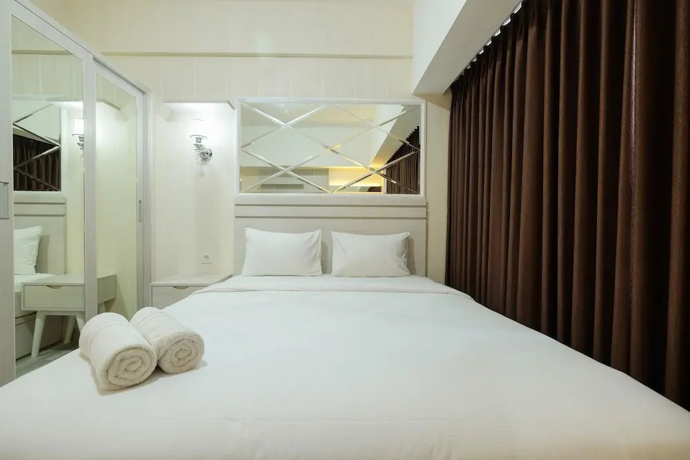 Comfortable and Good Place Studio Apartment Springlake Summarecon Bekasi By Travelio