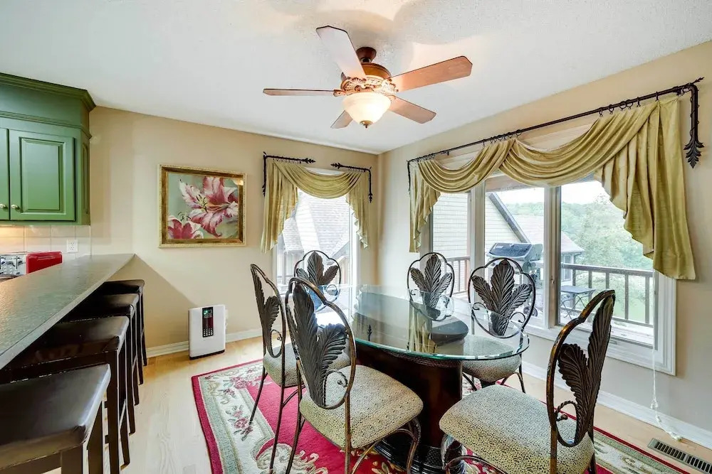 Bella Vista Lakehouse w/ Hill Tram, Deck & Views!