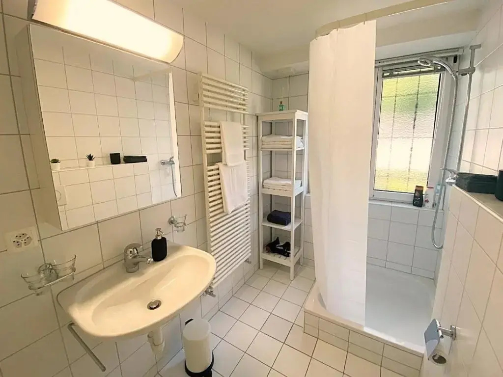 Seeblick an Luxusmeile 4P, 70m2 - Parkplatz, S11-1
