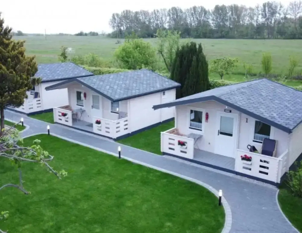 Holiday homes by the sea, quiet neighborhood