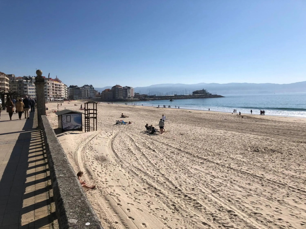 Acogedor apartamento a 50m de Playa Silgar