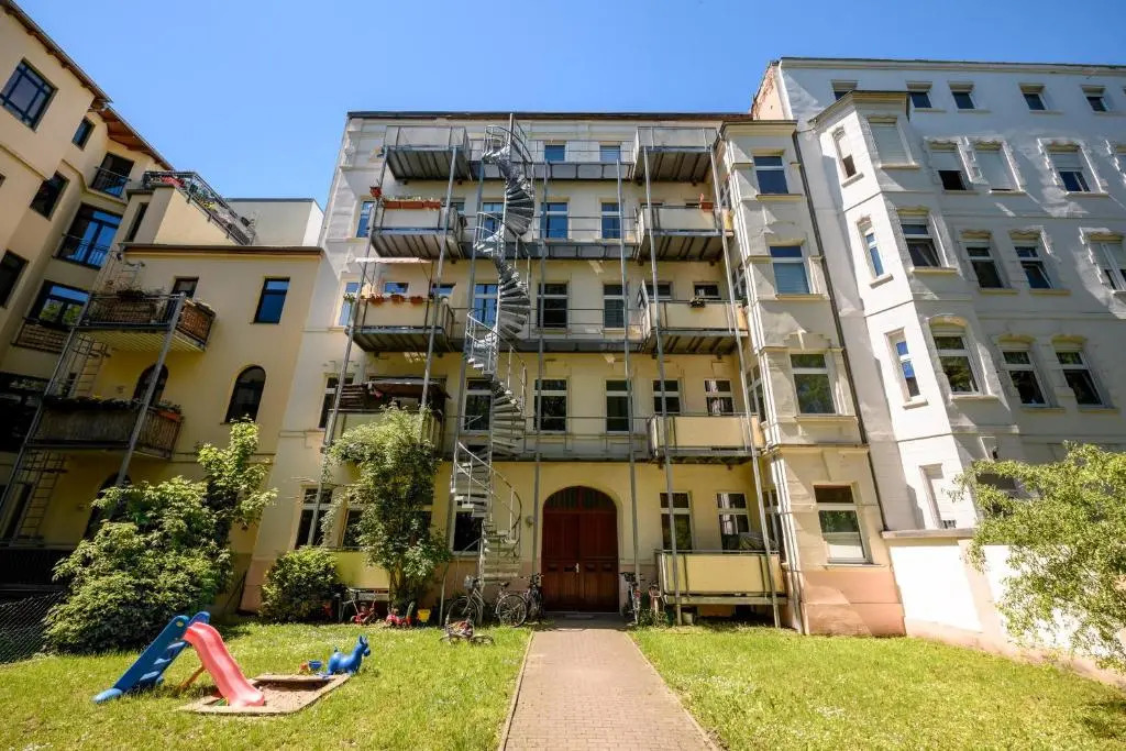 Helle Wohnung mit Balkon in grünen Innenhof - W-LAN, 4 Schlafplätze