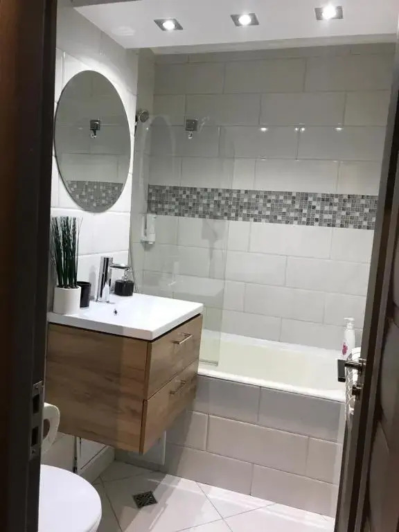 White & Silver Luxury Suite Craiova
