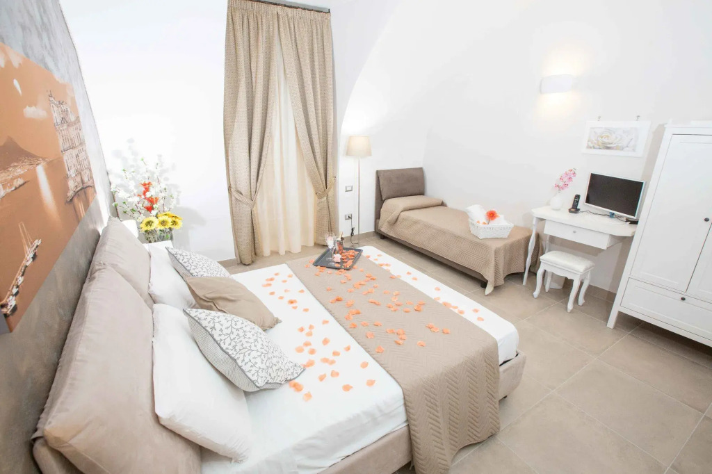 Chiaia Suites