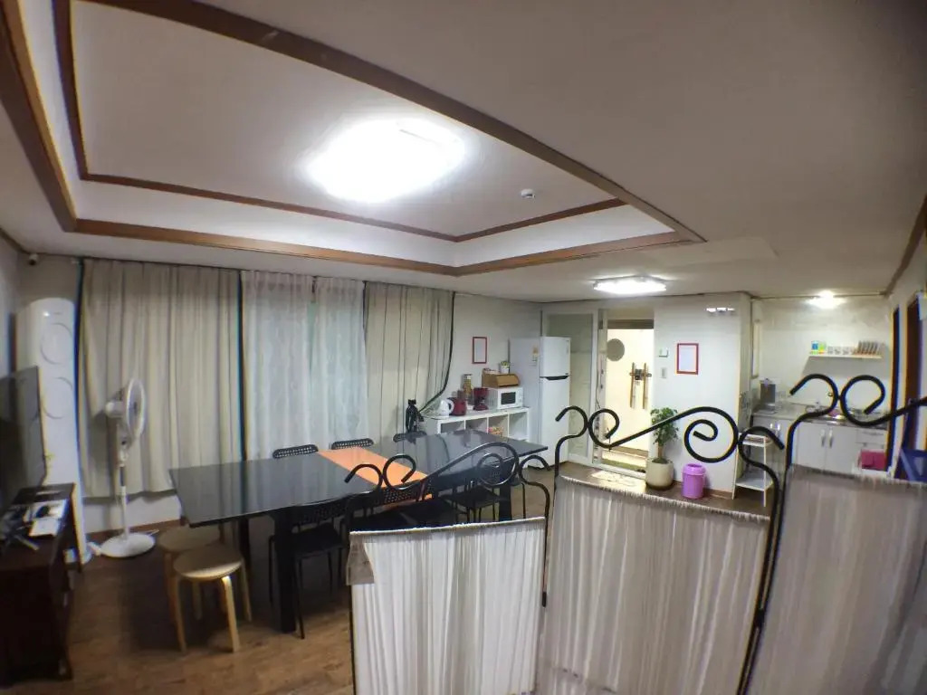 Jeong House