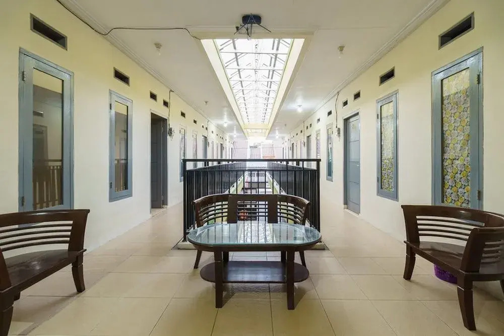 RedDoorz Syariah near RS Mitra Keluarga Depok