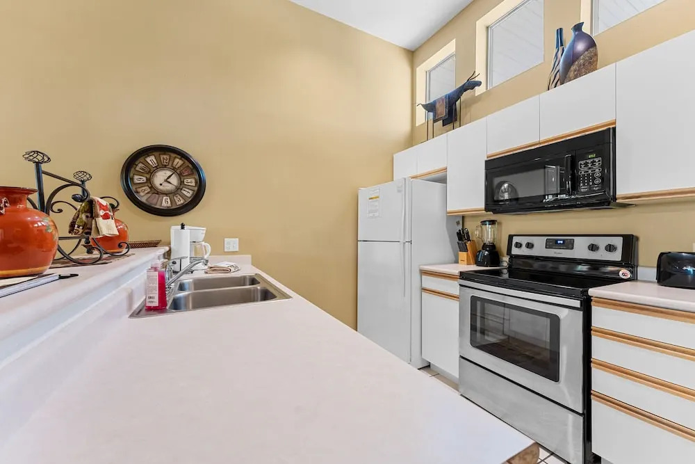 Nature's Mix 2 Bedroom Condo by RedAwning
