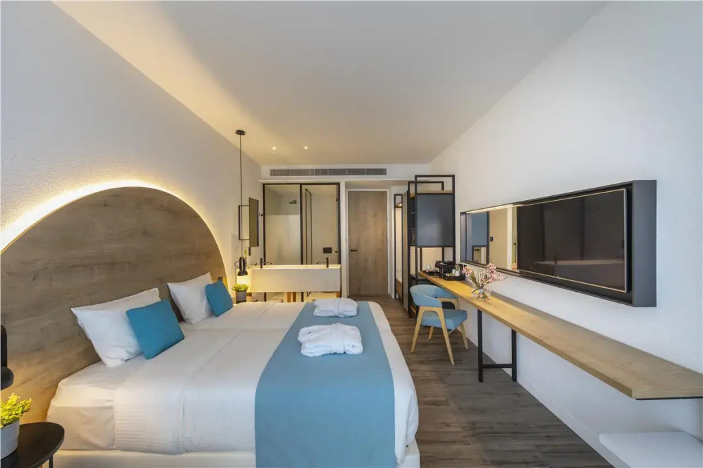 Flamingo Paradise Beach Hotel