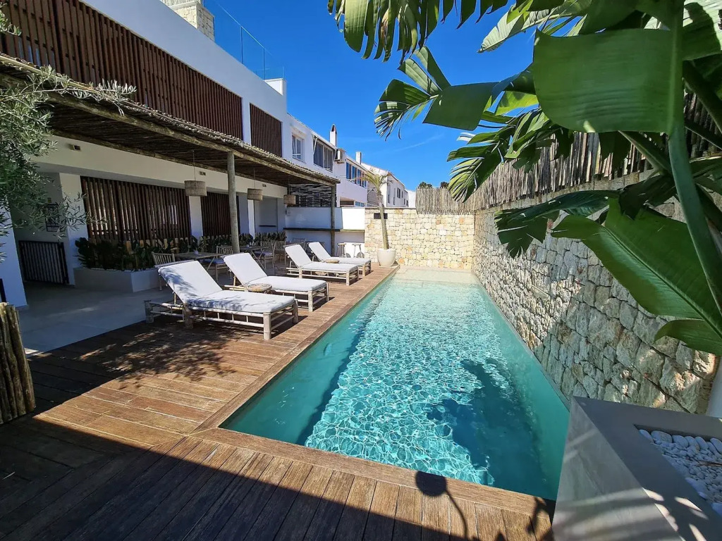 S Estancia Suites