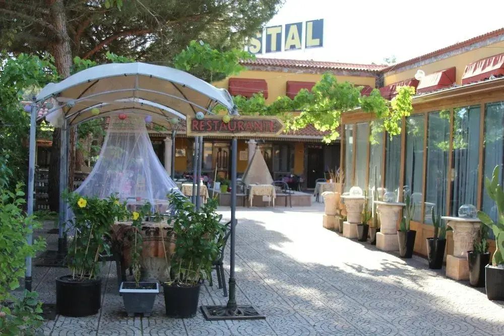 Isis de Cuenca Alojamiento Superior especial para Moteros con Piscina
