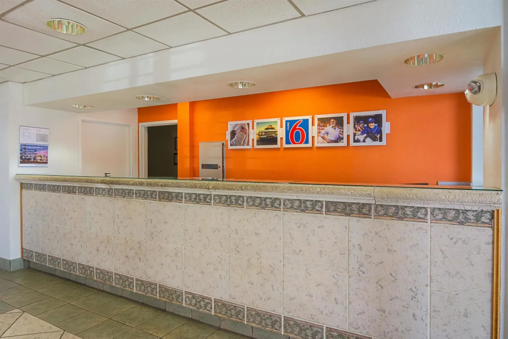 Motel 6-Newnan, GA