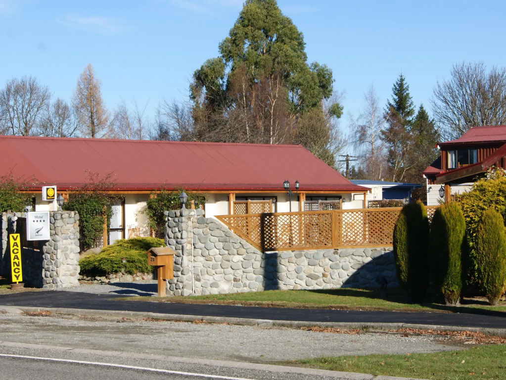Pinewood Motels
