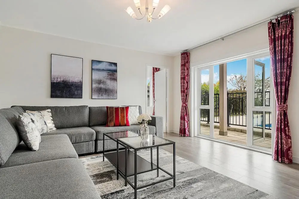 Ehome - 2 Bedroom Holiday Home on Wootton Road