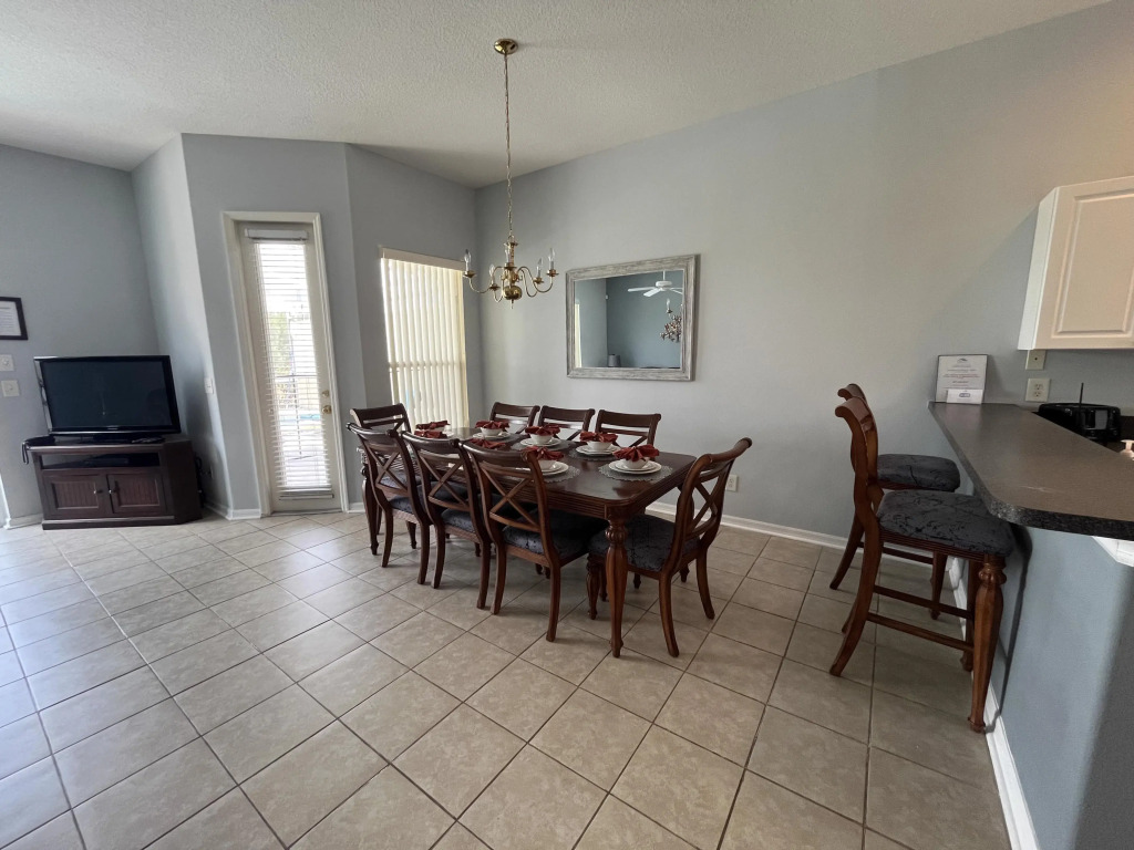 Newly Renovated Courtyard Villa