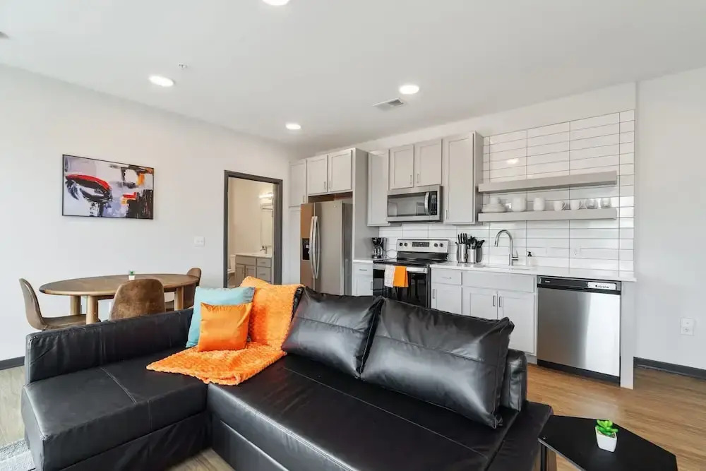 CozySuites on Mass w garage parking 20