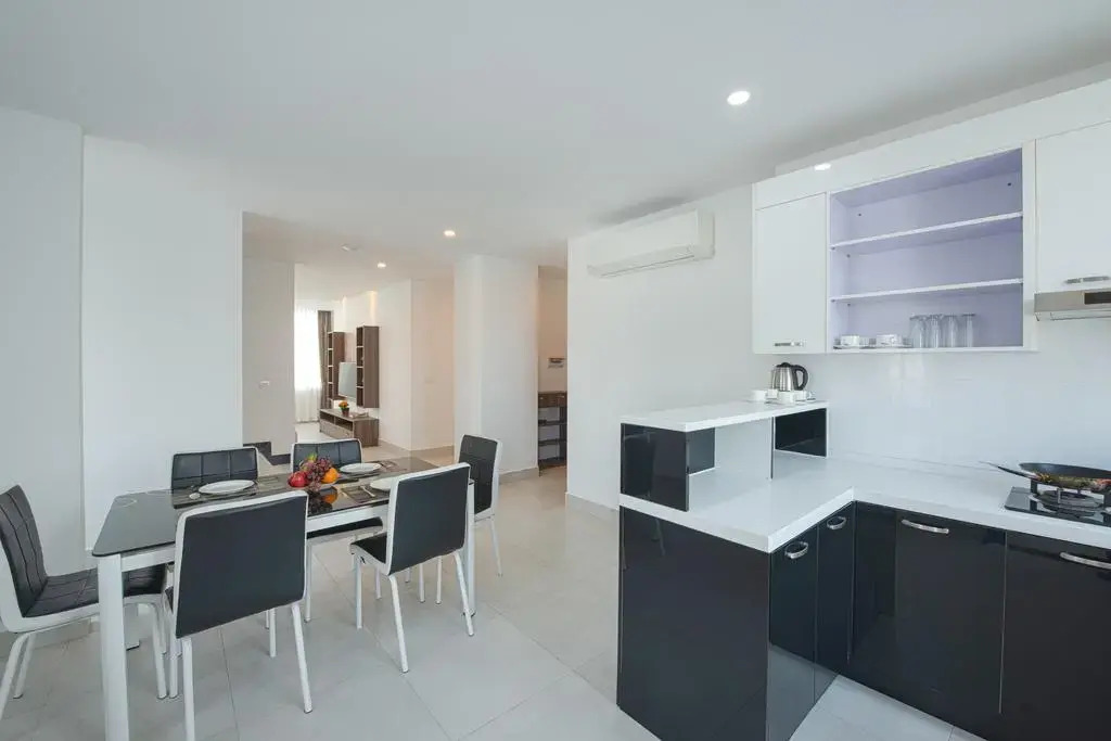 Queen Mansion Hotel & Stays